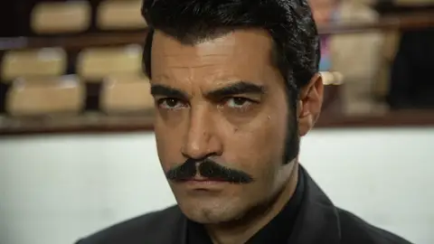 Demir, en el capítulo '96' de Tierra Amarga. Demir, en el capítulo '96' de Tierra Amarga.