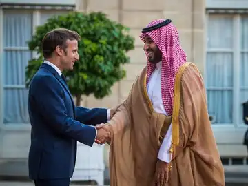 El presidente de Francia, Emmanuel Macron, y el príncipe heredero saudí, Mohamed bin Salmán El presidente de Francia, Emmanuel Macron, y el príncipe heredero saudí, Mohamed bin Salmán