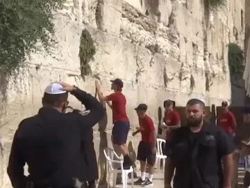 La Roma visita el Muro de las Lamentaciones
