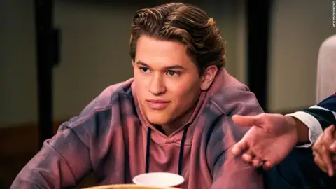 Deacon Phillippe en 'Yo Nunca' Deacon Phillippe en 'Yo Nunca'