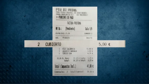 Ticket restaurante donde se cobra el cubierto de los comensales