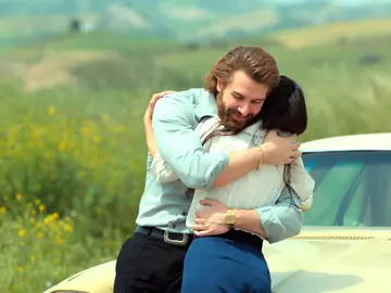 Repasamos la historia de amor entre Fikret y Müjgan en ‘Tierra Amarga' Repasamos la historia de amor entre Fikret y Müjgan en ‘Tierra Amarga'