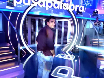 Rafa 'abandona' el plató de 'Pasapalabra' ante su pique futbolero con Roberto Leal Rafa 'abandona' el plató de 'Pasapalabra' ante su pique futbolero con Roberto Leal