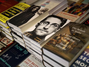 Edward Snowden recibe asilo en Rusia Edward Snowden recibe asilo en Rusia