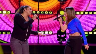 ¡Poderosas! El flamante dueto de Chenoa y la técnica de sonido con el ‘Cuando tú vas’