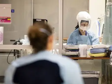 Enfermeras trabajan en un centro de salud