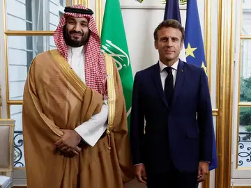 Emmanuel Macron junto a Mohamed Bin Salmán Emmanuel Macron junto a Mohamed Bin Salmán