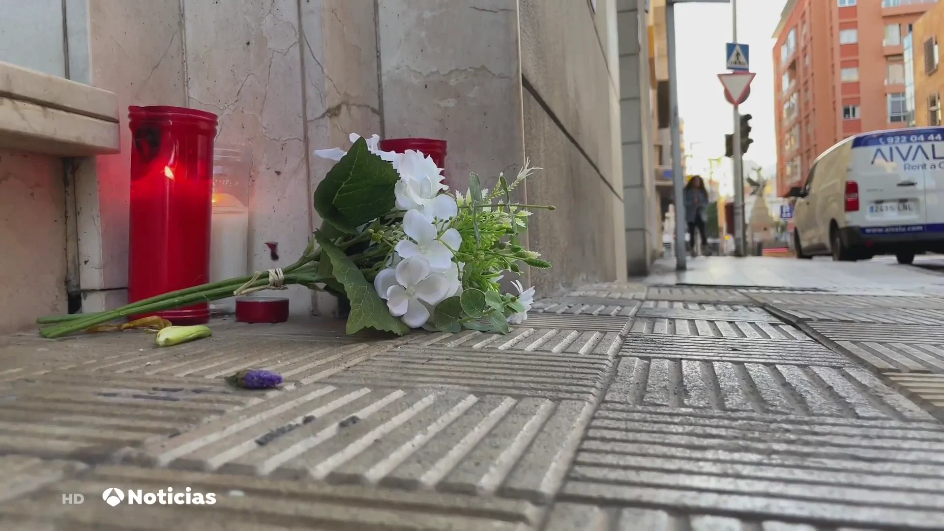 Un hombre mata a puñaladas a su expareja en el centro de Santa Cruz de Tenerife y se da a la fuga Un hombre mata a puñaladas a su expareja en el centro de Santa Cruz de Tenerife y se da a la fuga