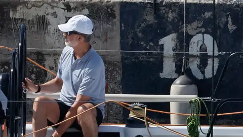 El rey Felipe VI a bordo del Aifos El rey Felipe VI a bordo del Aifos
