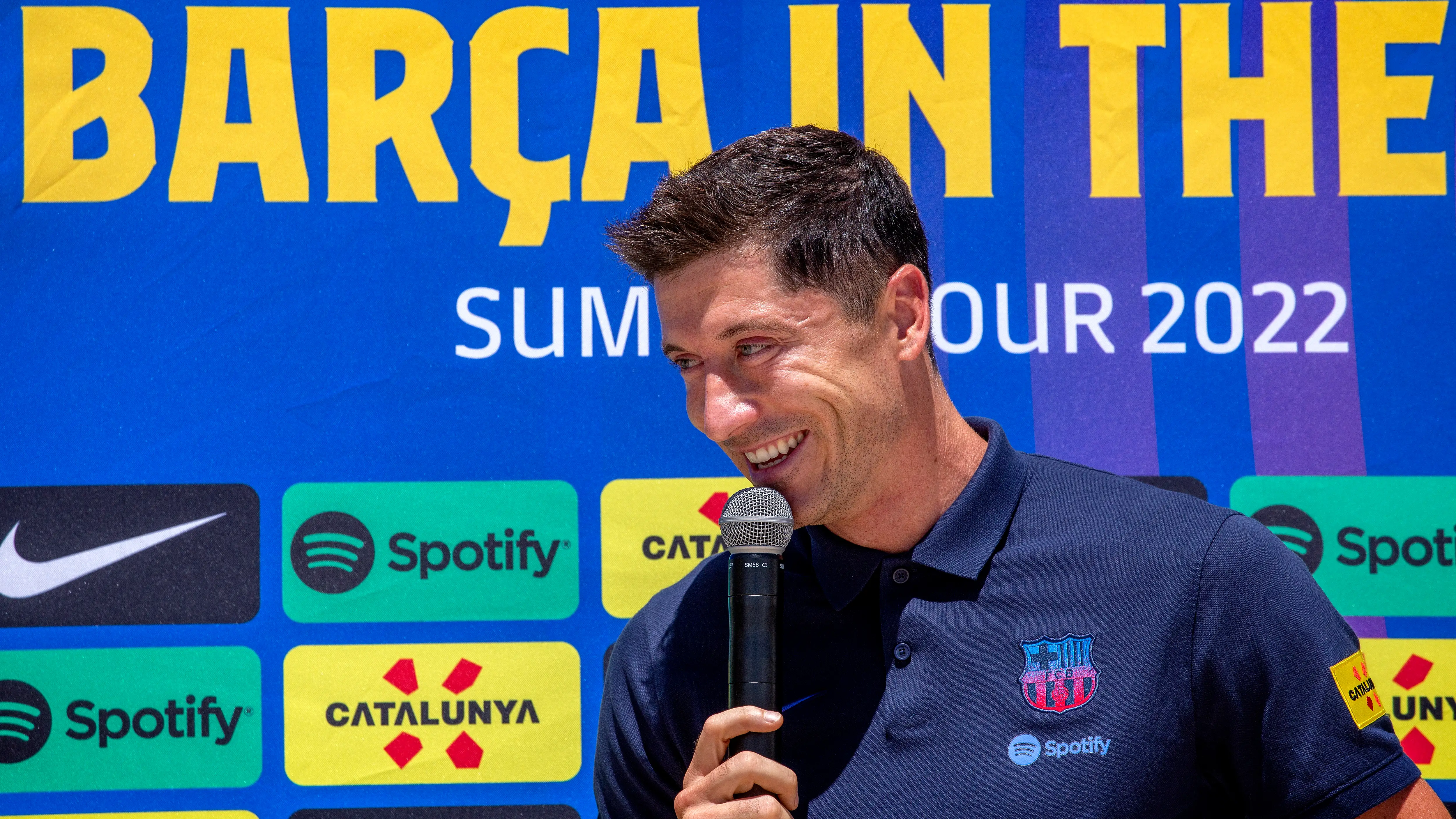 Robert Lewandowski durante su presentación con el FC Barcelona Robert Lewandowski durante su presentación con el FC Barcelona