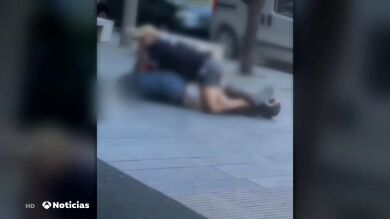 Brutal asesinato a plena luz del día en Italia: la gente lo grabó y subió a redes sociales, pero nadie intervino