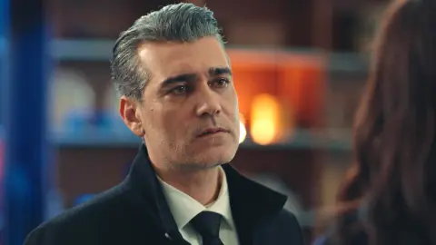 Volkan le suplica a Asya que no se vaya de Tekirdağ, pero ella ya ha tomado una decisión Volkan le suplica a Asya que no se vaya de Tekirdağ, pero ella ya ha tomado una decisión