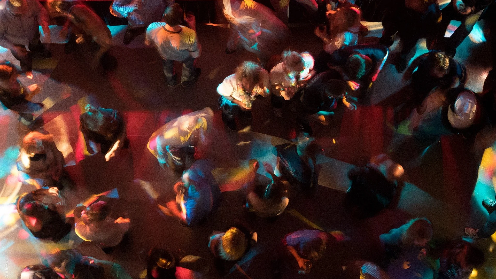 Imagen de personas en una discoteca Imagen de personas en una discoteca