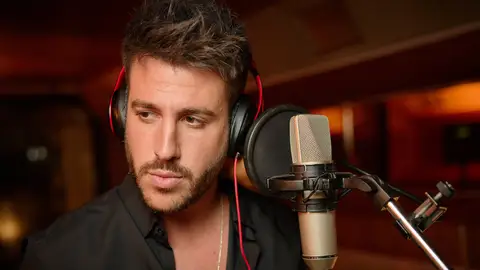 Antonio José interpreta la cabecera de la nueva temporada de 'Amar es para siempre' Antonio José interpreta la cabecera de la nueva temporada de 'Amar es para siempre'