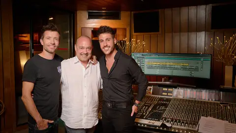 Antonio José interpreta la cabecera de la nueva temporada de 'Amar es para siempre' Antonio José interpreta la cabecera de la nueva temporada de 'Amar es para siempre'