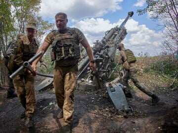 Soldado ucraniano en el área de Jarkóv