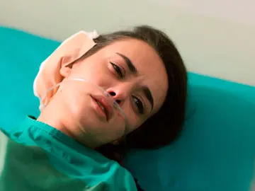 Ümit le confiesa a Sevda que ha inculpado a Demir: “Ha intentado matarme y no me crees” Ümit le confiesa a Sevda que ha inculpado a Demir: “Ha intentado matarme y no me crees”
