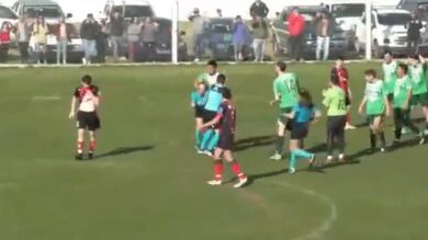 La brutal y vergonzosa agresión de un jugador a una colegiada en un partido en Argentina