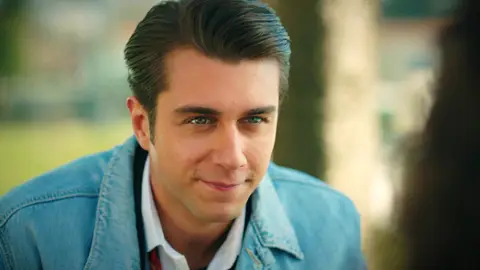 Doruk trata de acercarse más a Asiye: “¿Has estado enamorada?” Doruk trata de acercarse más a Asiye: “¿Has estado enamorada?”