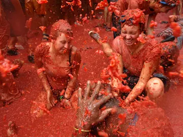 La Tomatina de Buñol es una de las fiestas más populares que se viven en el mes de agosto La Tomatina de Buñol es una de las fiestas más populares que se viven en el mes de agosto