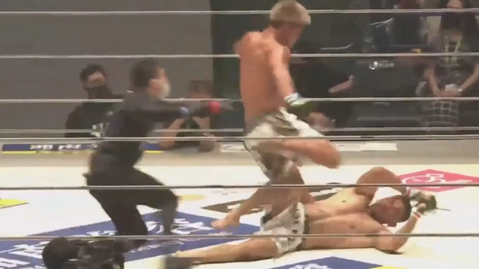 El exluchador de la UFC, Daichi Abe, propina una patada en el rostro de su rival El exluchador de la UFC, Daichi Abe, propina una patada en el rostro de su rival