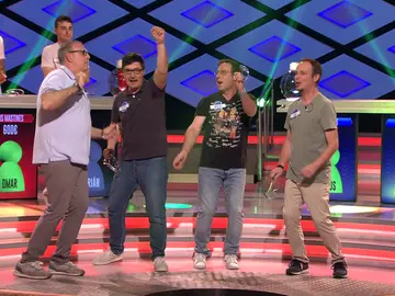 Los ‘Sindulfos’ ponen en pie al público de ‘¡Boom!’ al son de ‘Aquí no hay playa’ Los ‘Sindulfos’ ponen en pie al público de ‘¡Boom!’ al son de ‘Aquí no hay playa’