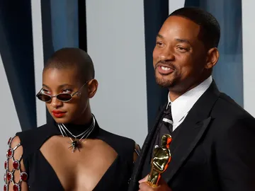 Willow Smith y su padre Will Smith en los Globos de Oro Willow Smith y su padre Will Smith en los Globos de Oro