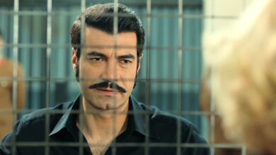 En el próximo capítulo de ‘Tierra Amarga’: Sermin visita a Demir en la cárcel para revelarle sus sospechas sobre Sevda y Ümit