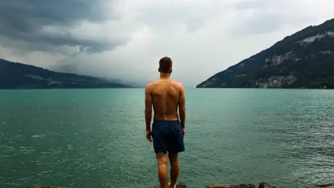 No, no es una buena idea llevar el calzoncillo debajo del bañador: estas son las razones por las que llega a ser incluso un peligro No, no es una buena idea llevar el calzoncillo debajo del bañador: estas son las razones por las que llega a ser incluso un peligro