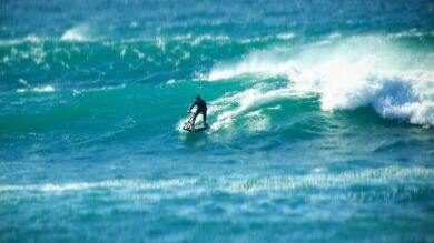 Rubén Alcántara, rider de BMX, inventa una bici capaz de surfear olas