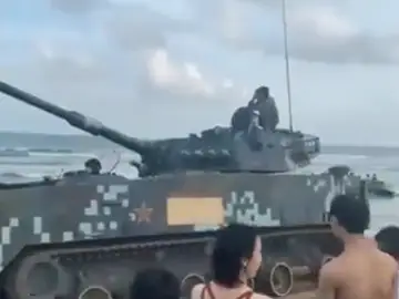 Un tanque chino cerca de la frontera con Taiwán Un tanque chino cerca de la frontera con Taiwán