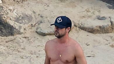 David Bisbal: su impactante cuerpo sin camiseta a sus 43 años en su foto presumiendo de bíceps y abdominales