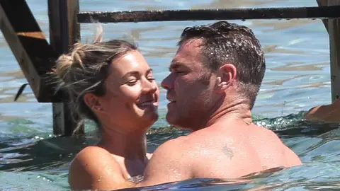 Fonsi Nieto disfruta junto a Maider Barthe en Ibiza Fonsi Nieto disfruta junto a Maider Barthe en Ibiza