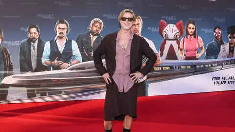 Brad Pitt con falda Brad Pitt con falda