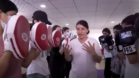 Deportes Antena 3 (03-08-22) El boxeo, el salvavidas de varias mujeres yazidíes amenazadas por ISIS en Irak Deportes Antena 3 (03-08-22) El boxeo, el salvavidas de varias mujeres yazidíes amenazadas por ISIS en Irak