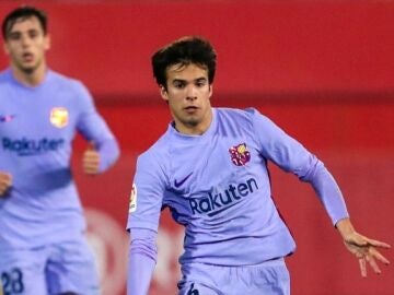 Riqui Puig, en un partido con el Barcelona