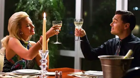 Margot Robbie y Leonardo DiCaprio en El lobo de Wall Street Margot Robbie y Leonardo DiCaprio en El lobo de Wall Street