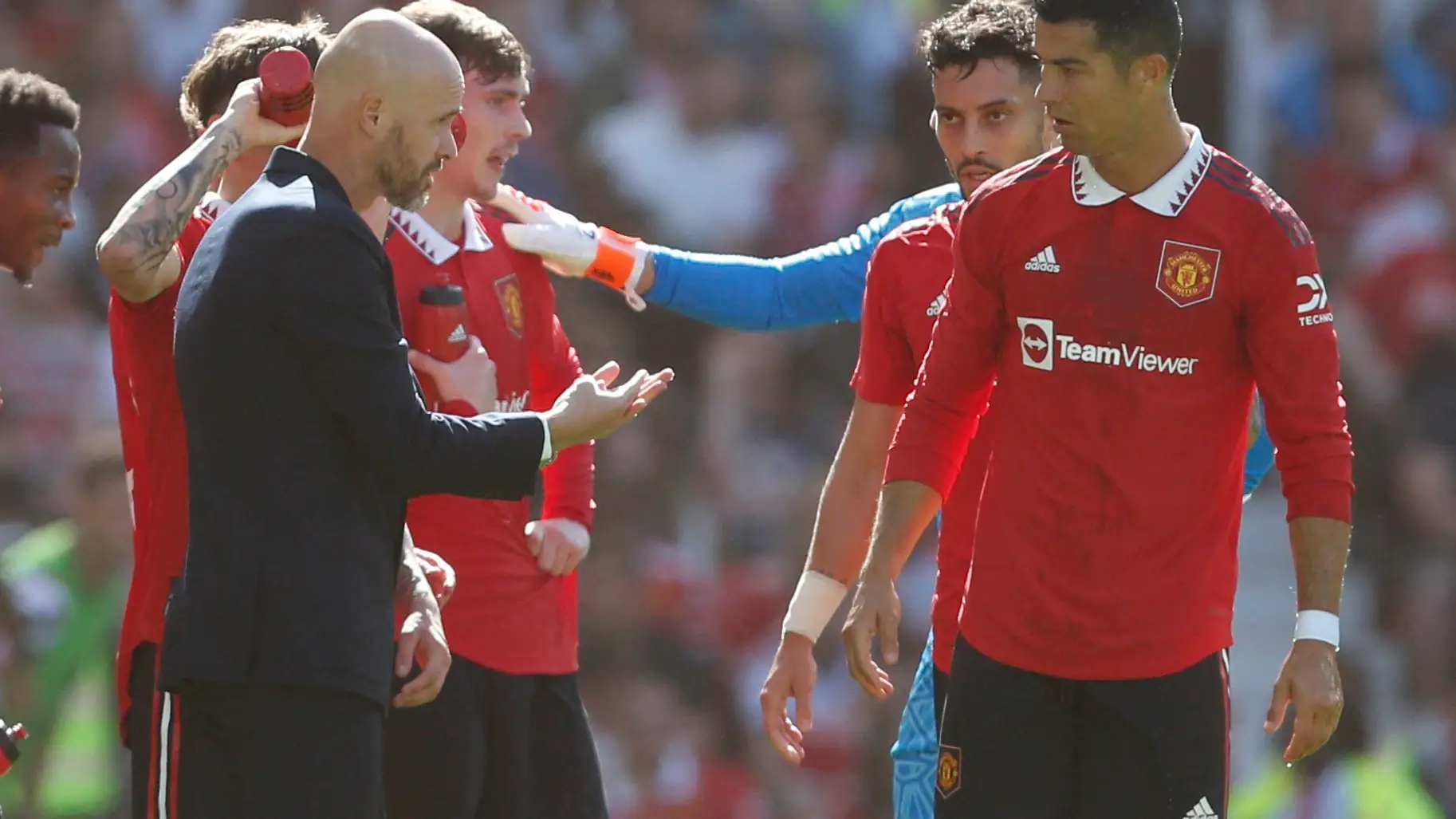 Ten Hag da instrucciones a Cristiano Ronaldo Ten Hag da instrucciones a Cristiano Ronaldo
