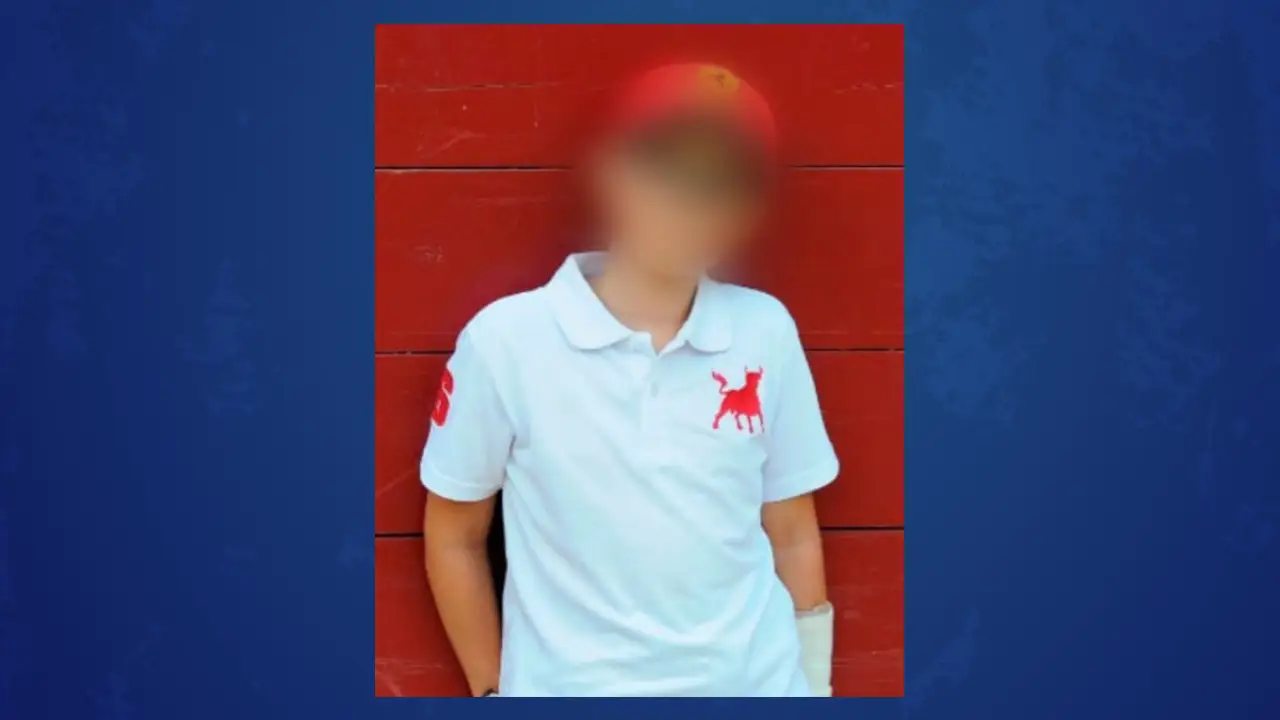 Multan con 720 euros a los tuiteros que desearon la muerte a Adrián, el niño con cáncer que quería ser torero Multan con 720 euros a los tuiteros que desearon la muerte a Adrián, el niño con cáncer que quería ser torero