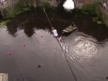 Fierljeppen, el ancestral deporte de Países Bajos