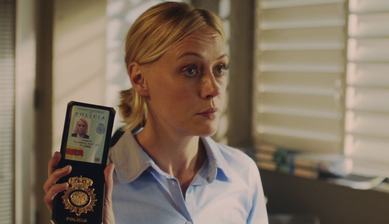 Miranda es nombrada agente de policía: “Bienvenida a Mallorca, agente Blake”
