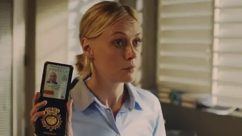 Miranda es nombrada agente de policía: “Bienvenida a Mallorca, agente Blake” Miranda es nombrada agente de policía: “Bienvenida a Mallorca, agente Blake”