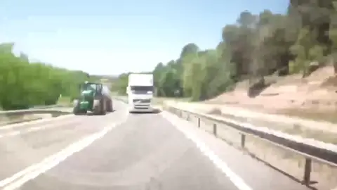 Adelantamiento peligroso en Barcelona Adelantamiento peligroso en Barcelona