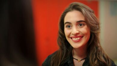 Llega un nuevo personaje al colegio Ataman: Conoce a Çağla Şimşek, la actriz que interpreta a Ayşe en ‘Hermanos'