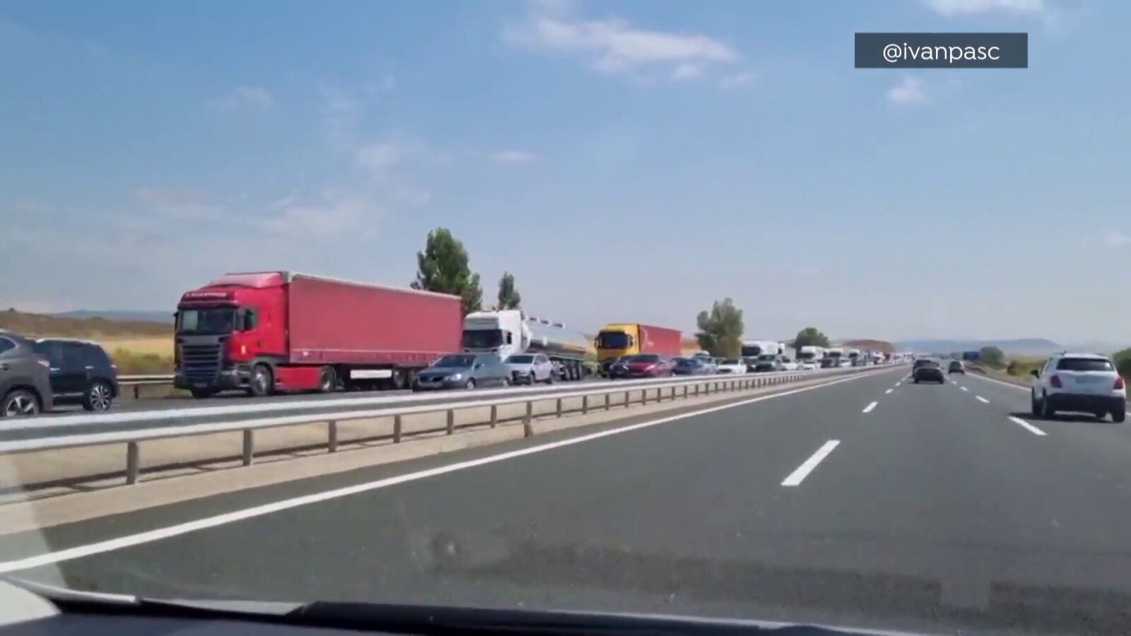 Pesadilla por un monumental e interminable atasco de 5 horas en Pancorbo (Burgos)