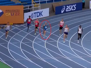 El italiano Alberto Nonino en mitad de la carrera de 400 metros El italiano Alberto Nonino en mitad de la carrera de 400 metros
