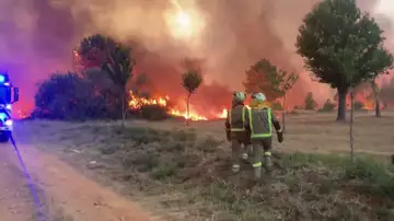 El enorme incendio que asola Verín, en Ourense, lleva a la UME allí para colaborar en su extinción