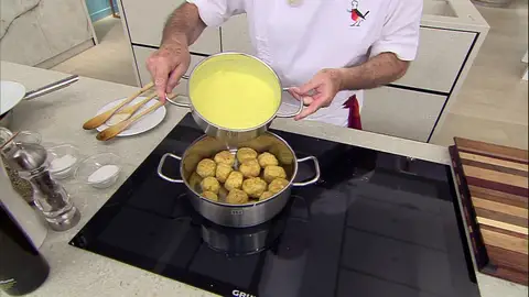 El truco de Arguiñano para hacer unas albóndigas de lo más jugosas El truco de Arguiñano para hacer unas albóndigas de lo más jugosas