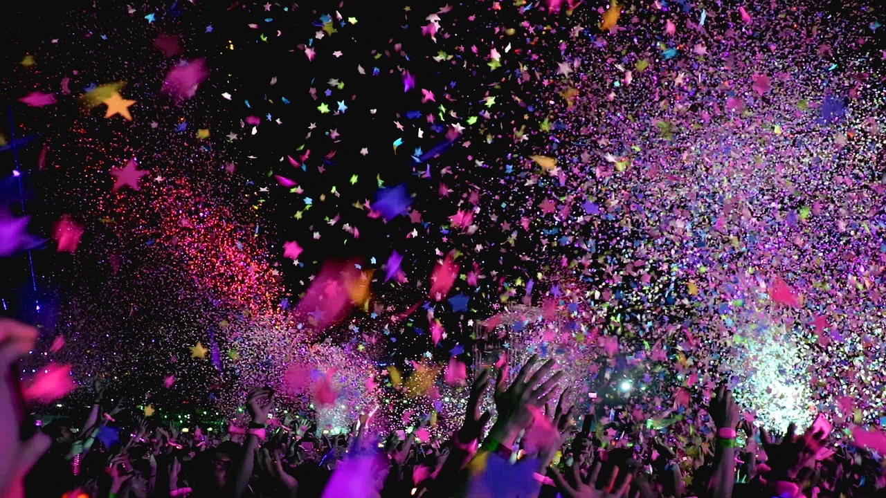 La Feria de Málaga se celebrará del 13 al 20 agosto Fiesta con confeti en una foto de stock
