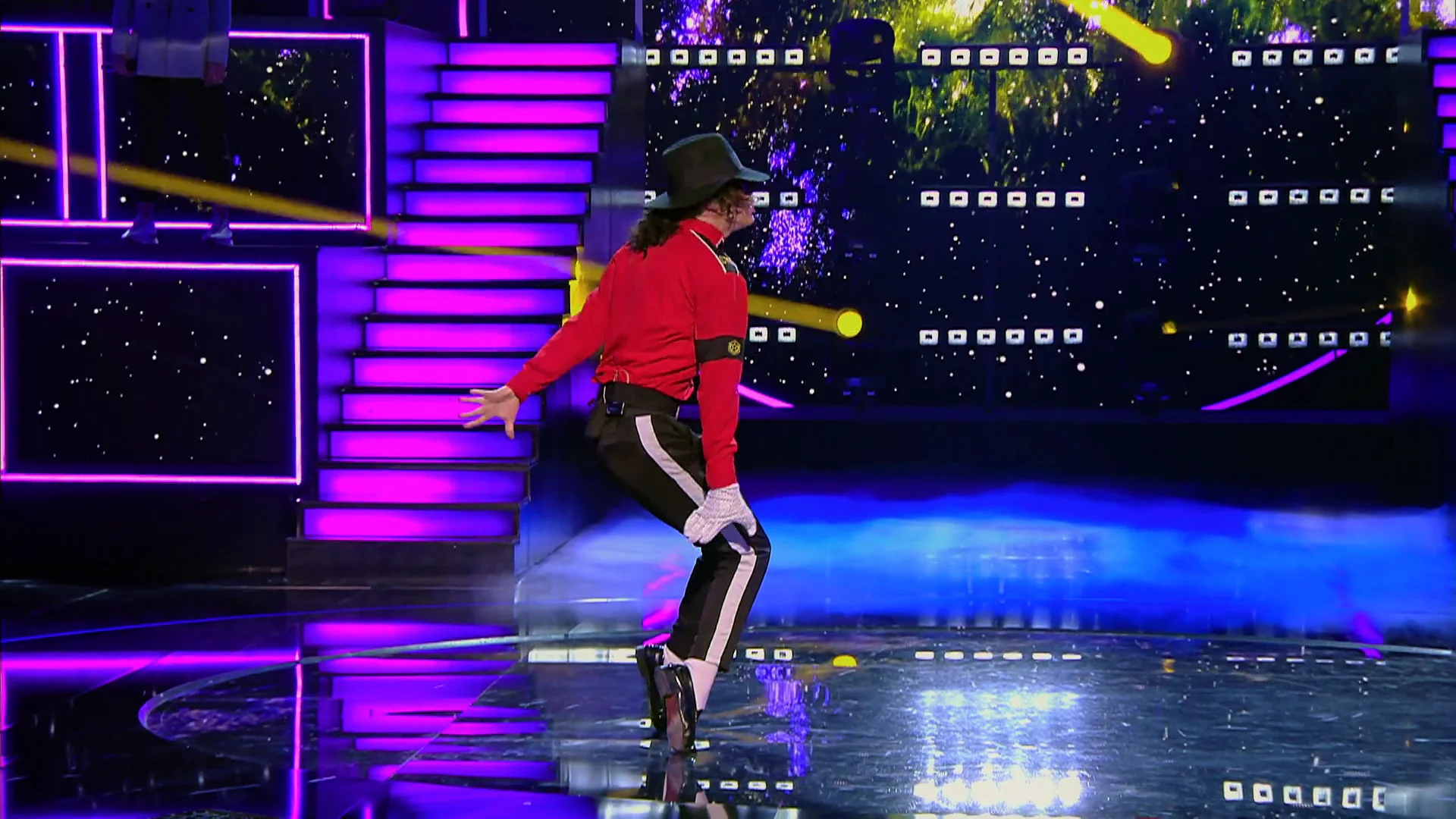 Juan Antonio no cae en la trampa de la coreografía del imitador de Michael Jackson: “Es imposible cantar y bailar sin respirar” Juan Antonio no cae en la trampa de la coreografía del imitador de Michael Jackson: “Es imposible cantar y bailar sin respirar”